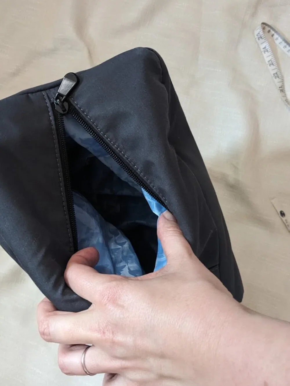 Lo & Sons OG laptop bag dark gray with blue interior